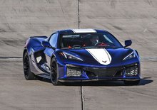 Chevrolet Corvette C8 Grand Sport se ukázal behěm 12hodinovky v Sebringu: Nejen modrý lak a bílé pruhy
