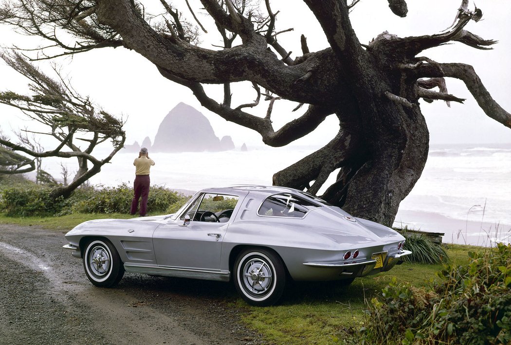 Chevrolet Corvette Sting Ray (C2) (1963)