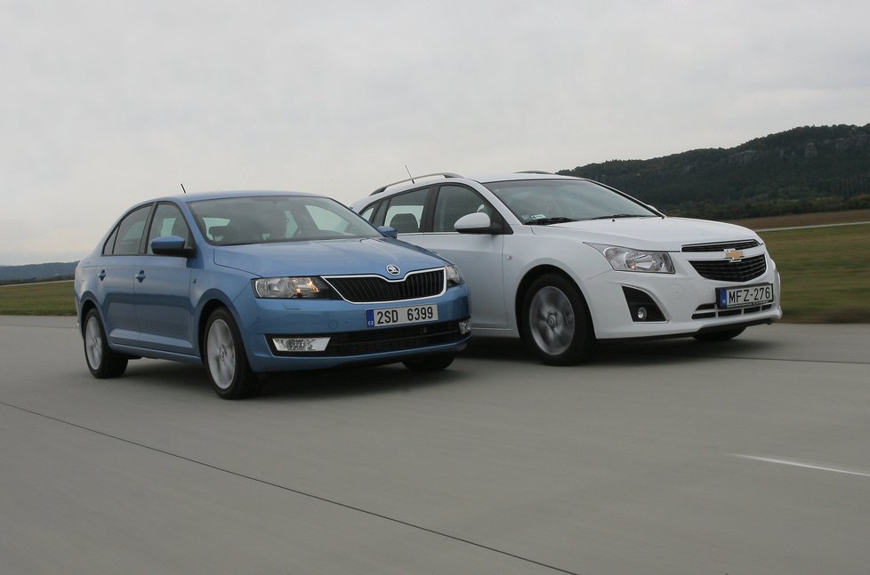 Chevrolet Cruze 2.0 SW VCDi vs. Škoda Rapid 1.6 TDI