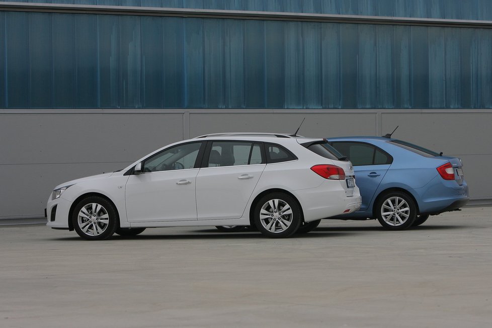 Chevrolet Cruze 2.0 SW VCDi vs. Škoda Rapid 1.6 TDI