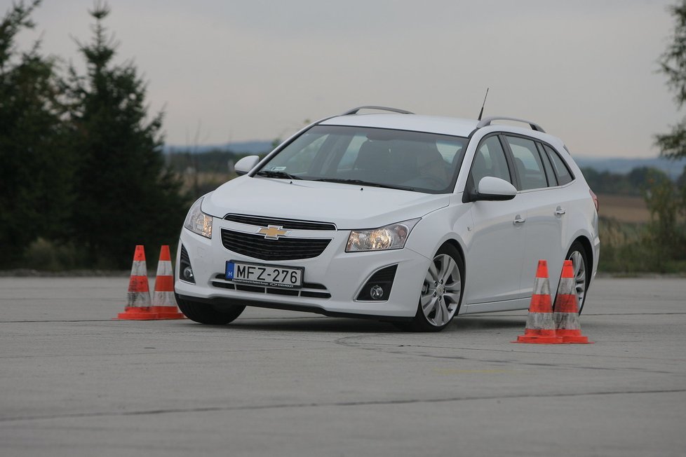 Mezi kuželkami  nám nejvíc vadil  zadrhávající  posilovač řízení.