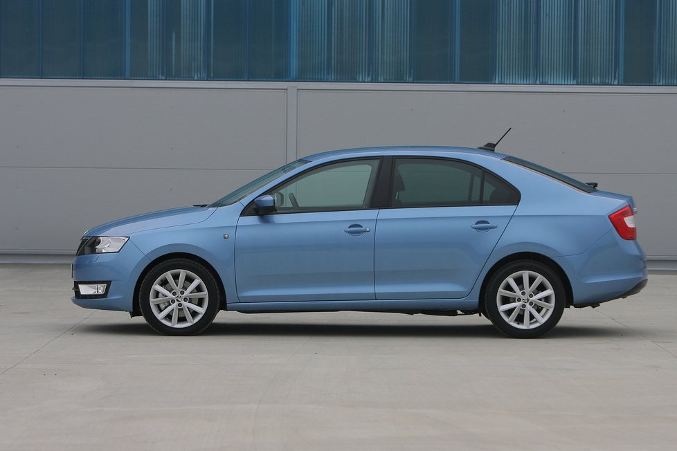 Chevrolet Cruze 2.0 SW VCDi vs. Škoda Rapid 1.6 TDI