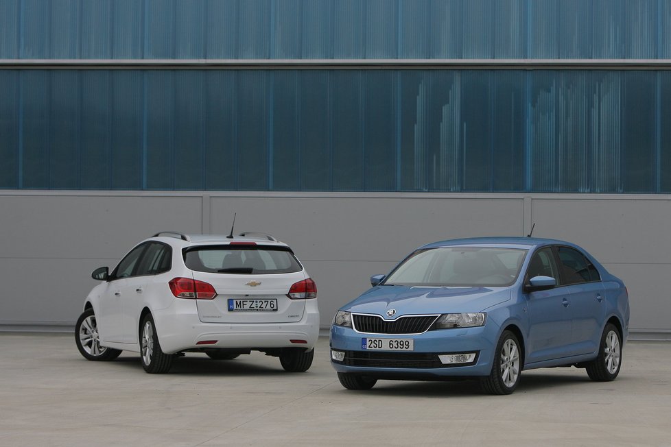 Chevrolet Cruze 2.0 SW VCDi vs. Škoda Rapid 1.6 TDI