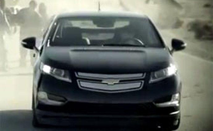 Chevrolet Volt vás zachrání před zombie apokalypsou (video)