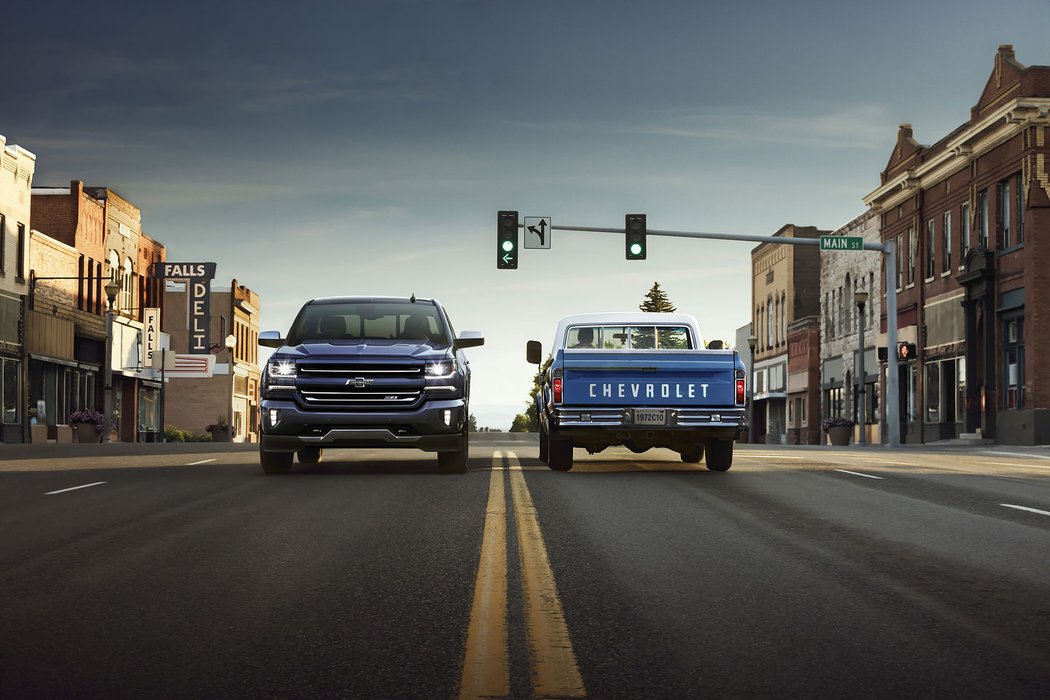 2018 Centennial Edition Silverado a 1972 Chevy C10