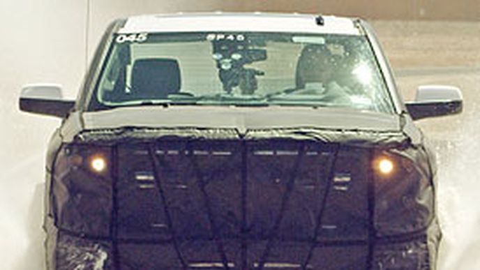 Chevrolet testuje nový pick-up Silverado (video) Chevrolet testuje nový pick-up Silverado (video)
