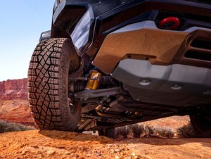 Chevrolet Silverado ZR2 dostal přídavné dorazové tlumiče. Nový režim Baja zostří reakce motoru