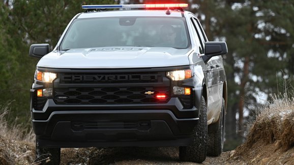 Chevrolet Silverado se představuje jako policejní pronásledovací pick-up s V8