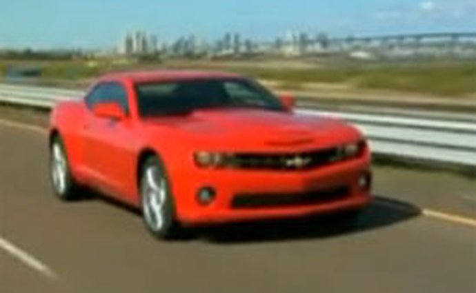 Video: Chevrolet Camaro SS – Interiér i karoserie amerického kupé