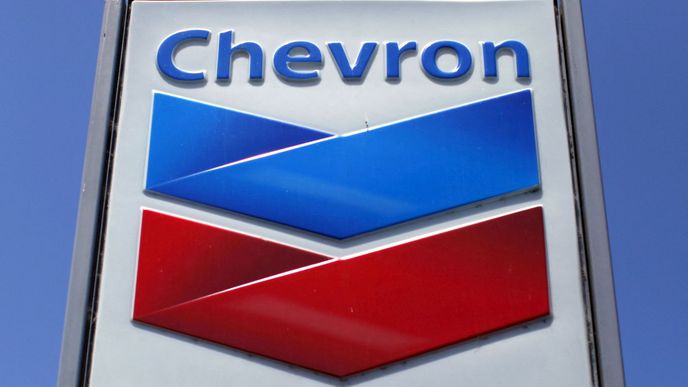 Akcie těžařské společnosti Chevron od začátku roku vzrostly přibližně o 40 procent. Akcionářem firmy je i společnost Bekshire Hathaway Warrena Buffetta.