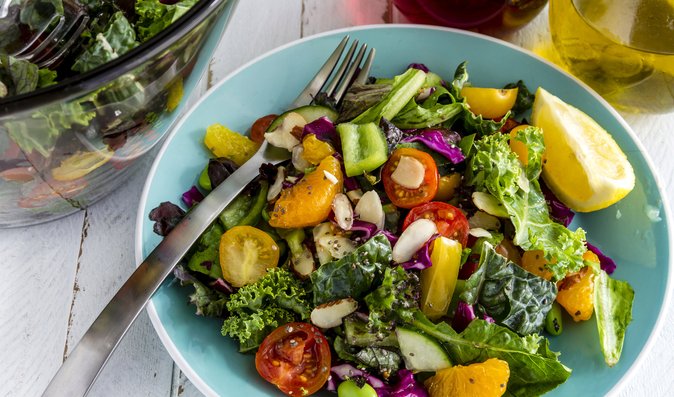 Semínky si lze posypat i zeleninový salát