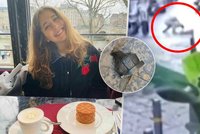 Smrt na dovolené v Neapoli: Turistku zabil kus sochy! Z balkonu ho hodil chlapec
