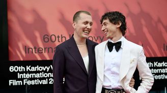 Rodina je štáb i festival. A bez České televize další queer filmy nevzniknou, řekl ve Varech Šimon Holý Rodina je štáb i festival. A bez České televize další queer filmy nevzniknou, řekl ve Varech Šimon Holý