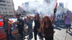 V Chile demonstrovaly desetitisíce lidí proti důchodovému systému.