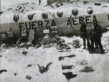 Před 45 lety byli z chilských velehor zachráněni ztroskotaní ragbisté: Přežili i díky kanibalismu