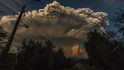 Poprvé po více než pěti desítkách let vybuchla v noci na dnešek sopka Calbuco v jižním Chile, a hned dvakrát.