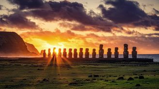 Chile: Za sochami moai na Rapa Nui