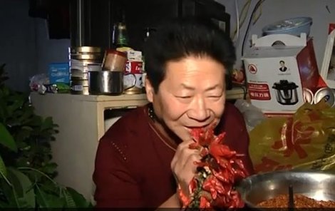 Číňan Li Jung-č´říká: "Chilli je můj bůh - má největší delikatesa”