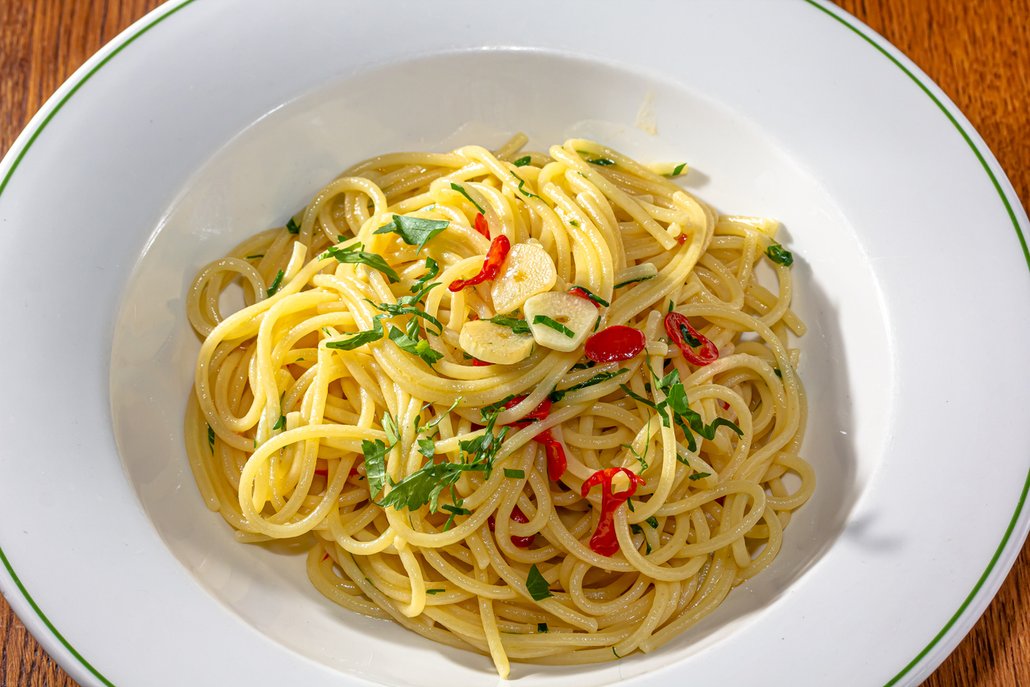 Pikantní špagety aglio, olio s chilli papričkou