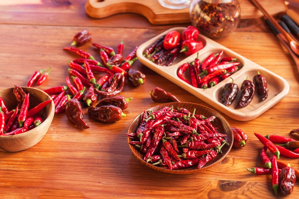 Chilli papričky mají různé velikosti i stupně pálivosti.