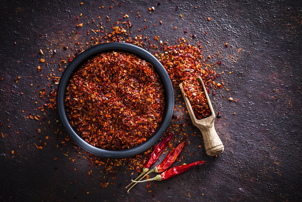 Sušené papričky lze rozdrtit na vločky nebo prášek.