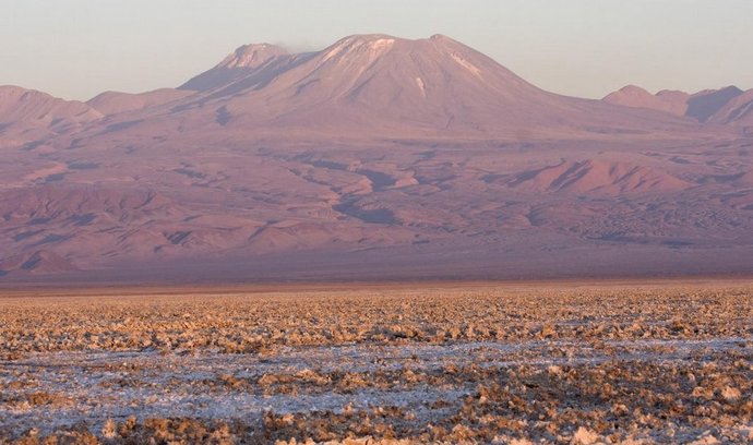Chilská poušť Atacama hasí žízeň vodou z mlhy