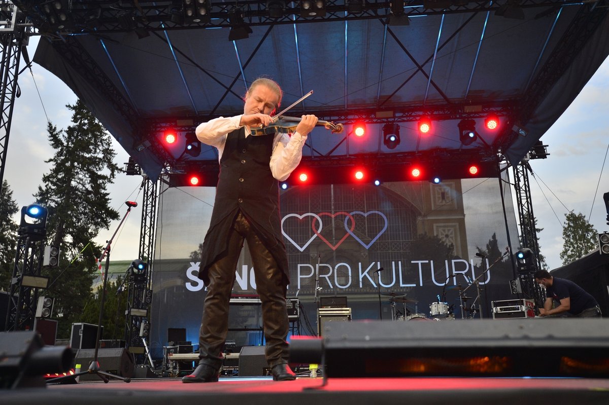 Koncert s názvem Šance pro kulturu, na kterém vystoupili Chinaski nebo Pavel Šporcl