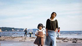 Návrat do minulosti: Japonská fotografka na fotkách potkává své mladší já