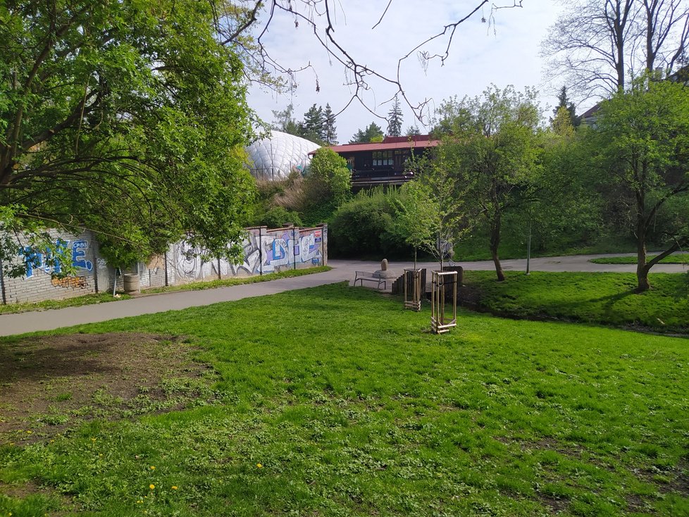 Sanatorium i vila Leopolda Kramera stojí nedaleko půvabného parku Willyho Brandta.