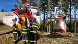 Náročný zásah záchranářů v Brdech: Vážně zraněnou cyklistku hledali v těžkém terénu