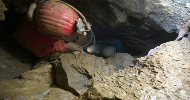 Jeskyňáři ze skupiny Myotis se k novému dómu propracovávali téměř dva roky. Jeho fotky zatím nemají, úzkou průrvou plnou bahna se ještě nepodařilo protlačit techniku.