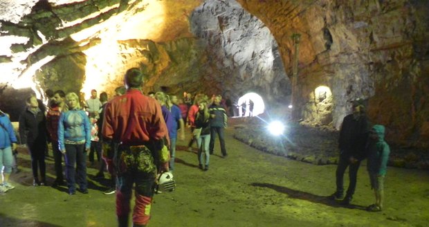 Paradox. Moravský kras nabízí od března návštěvu pětice jeskyní. Lidé v nich najdou příjemnou teplotu kolem 8 stupňů Celsia nad nulou.
