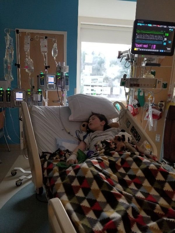 Osmiletý Liam podlehl boji se smrtelnou bakterií necrotising fasciitis, která zaživa požírá lidskou tkáň.