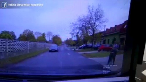 Šestiletého chlapce srazilo na přechodu auto. Poskytnutá první pomoc byla tragická.