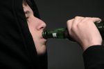 Mladík (17) pije v Brně v barech bez peněz. Ilustrační foto.