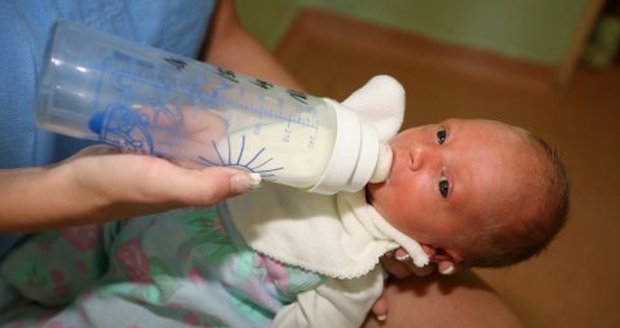 Chlapečka matka pohodila za kostelem ve stáří pouhých pěti dnů