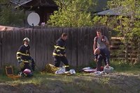 Horor v Plzni: Chlapeček (1,5) spadl do rozvodněné řeky, 20 minut ho křísili