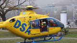 Parta dětí si u Přerova hrála na kolejích: Chlapce srazil vlak, do nemocnice ho transportoval vrtulník