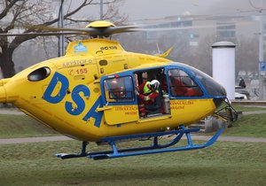 Pro zraněného chlapce v Přerově musel vrtulník - ilustrační foto.