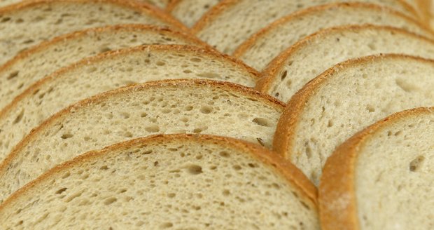 Chleba do ledničky a jen z domácí pekárny? Chyba! Tyhle mýty vás překvapí