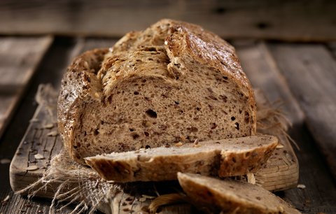 Vše o chlebu: Jaký prospívá zdraví a hubnutí? A jaký si vybrat, když máte alergii na lepek?