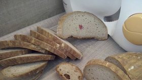 Druhá propiska v chlebu