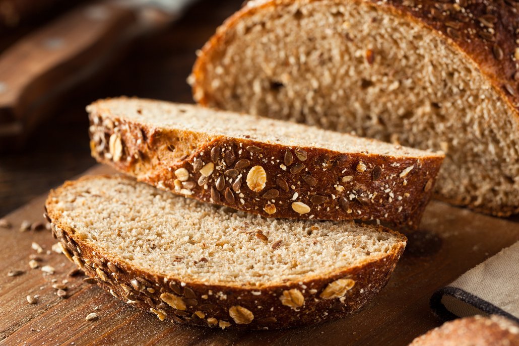 Celozrnný chléb obsahuje minimálně 80 % celozrnné mouky nebo výrobků z celých zrn.
