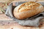 Chyby při pečení domácího chleba: Příliš mnoho droždí a málo kynutí 