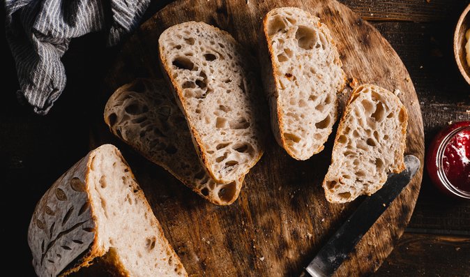 Chuti dobře upečeného kváskového chleba se máloco vyrovná
