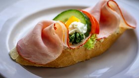 Chlebíček přežil války, komunismus i první vlnu foodies. A pořád má své místo.