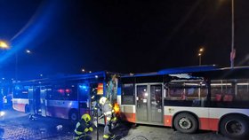 V Horních Počernicích došlo k dopravní nehodě dvou autobusů. (9. listopad 2021)