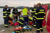 Malá holčička utonula v jezeře Chmelař: Maminka se zhroutila! Tragédie, smutní svědci