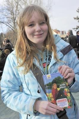 Barbora Báštěcká (14), studentka: &#34;O akci jsem se dozvěděla od své kamarádky. Knihovna Jana Kaplického se mi líbí, chci ji tady. Přinesla jsem knížku spíš pro mladší dívky, kterou už jsem přečetla.&#34;