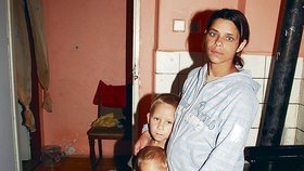 Irena Korová řešila svoji zoufalou situaci s bydlením tak, že vyrazila dveře do prázdného bytu města Choceň a bez povolení se do něj s dětmi a druhem nastěhovala. Radnice jí nařídila, aby se vystěhovala, což ale ona odmítá